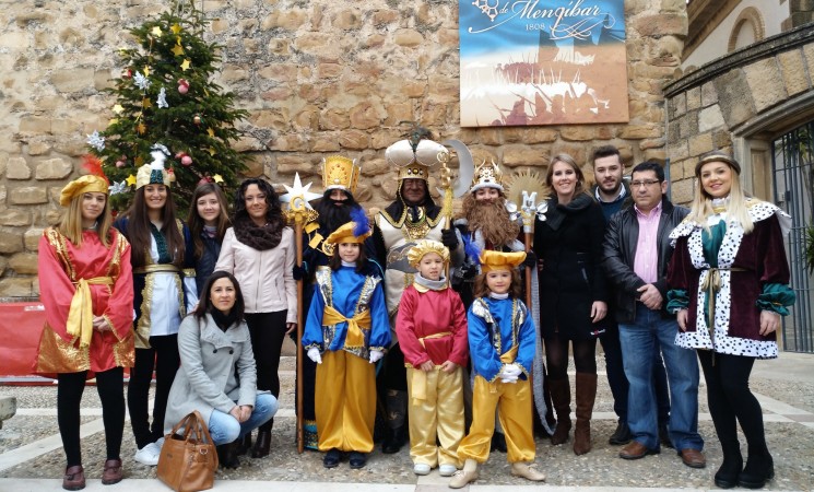 Los Reyes Magos comienzan su visita a Mengíbar