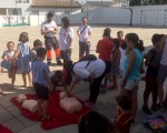 Voluntarios de Cruz Roja participan en la Escuela de Verano de Mengíbar