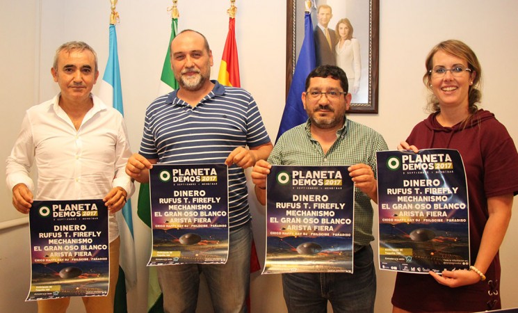 Presentación del cartel del Festival PlanetaDemos 2017 en el Ayuntamiento de Mengíbar