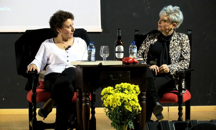 María Zafra Criado presenta ‘Sophie’, la segunda parte de ‘Los hilos del pasado’ en el Auditorio de Mengíbar