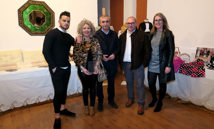 La Semana por la Igualdad de Mengíbar 2019 abre con la exposición ‘Entre costuras, bordados y croché’, de Paqui Cazalilla Torres