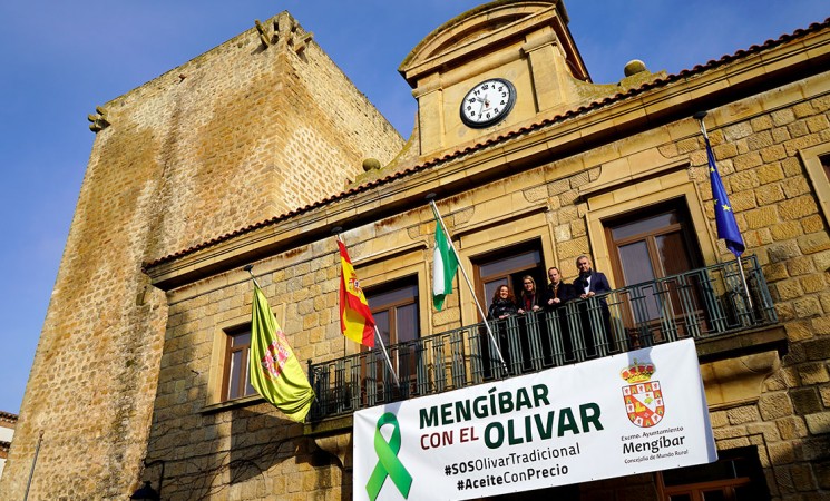El Ayuntamiento de Mengíbar muestra su apoyo al olivar tradicional y respalda las reivindicaciones del sector olivarero