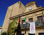 Mengíbar saca pecho contra el cáncer de mama: el lazo rosa vuelve a lucir en el Ayuntamiento