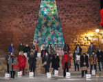 Agradecimiento del Ayuntamiento de Mengíbar a las Amas de Casa por el árbol de Navidad de ganchillo