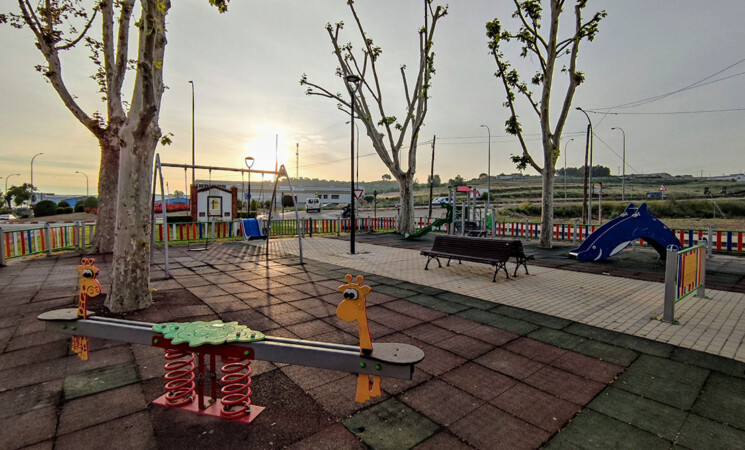 El Ayuntamiento de Mengíbar reabre los parques infantiles y aparatos de gimnasia urbanos