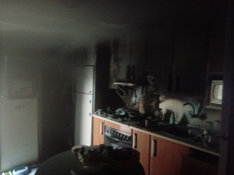 Rápida intervención de la Policía Local de Mengíbar ante un incendio en Carretera de Espeluy