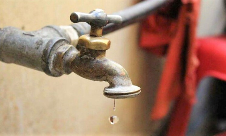Restricciones de agua por la prolongada sequía